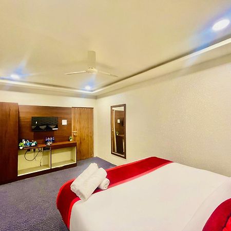 Hotel Eagle Grand Hyderabad Airport Zone Shamshabad Esterno foto