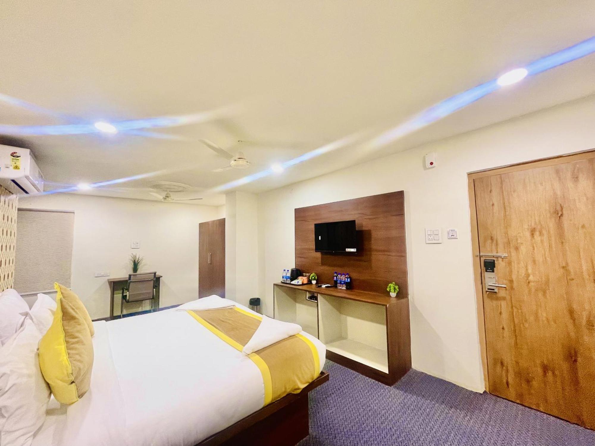 Hotel Eagle Grand Hyderabad Airport Zone Shamshabad Esterno foto