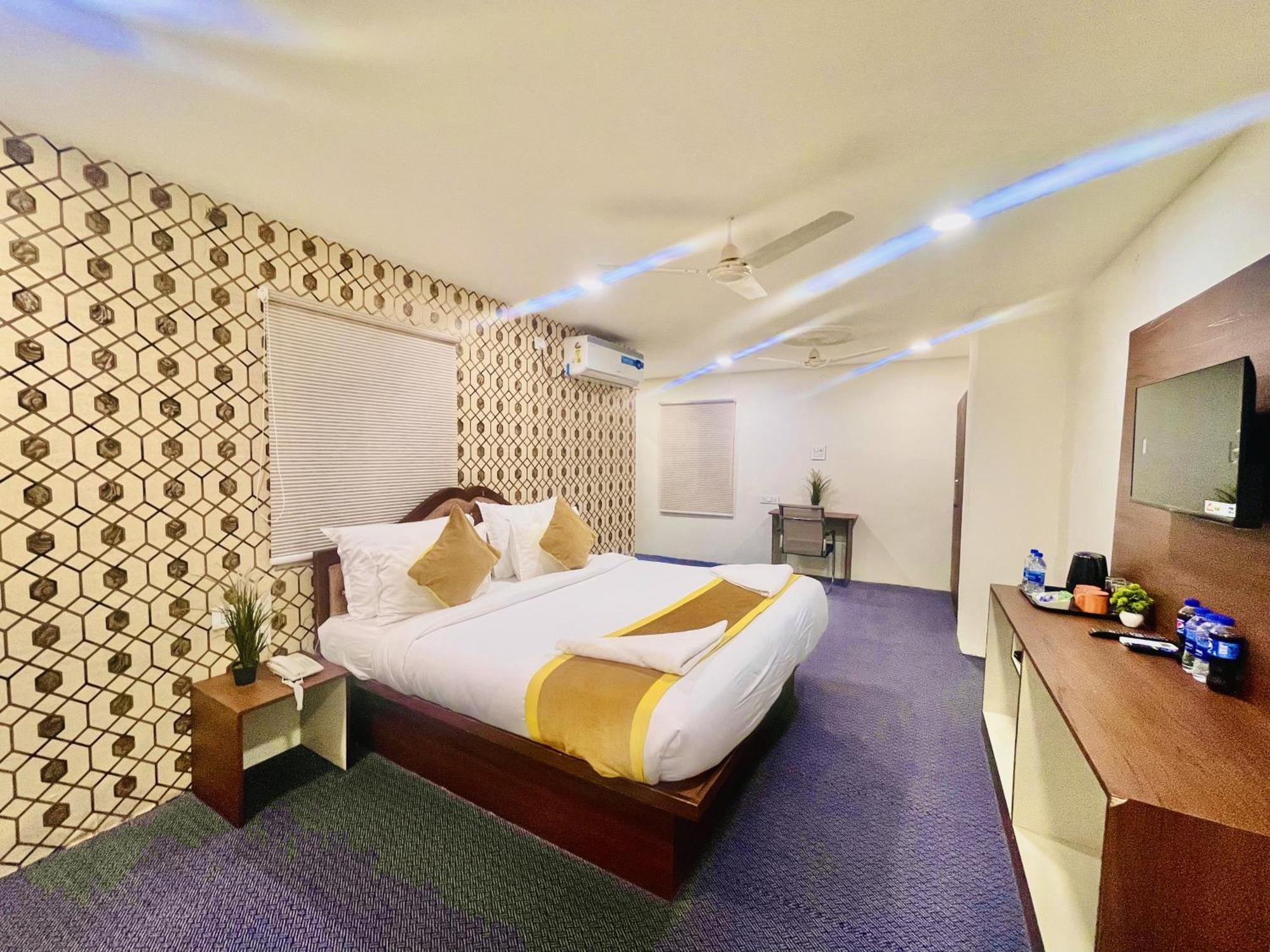 Hotel Eagle Grand Hyderabad Airport Zone Shamshabad Esterno foto