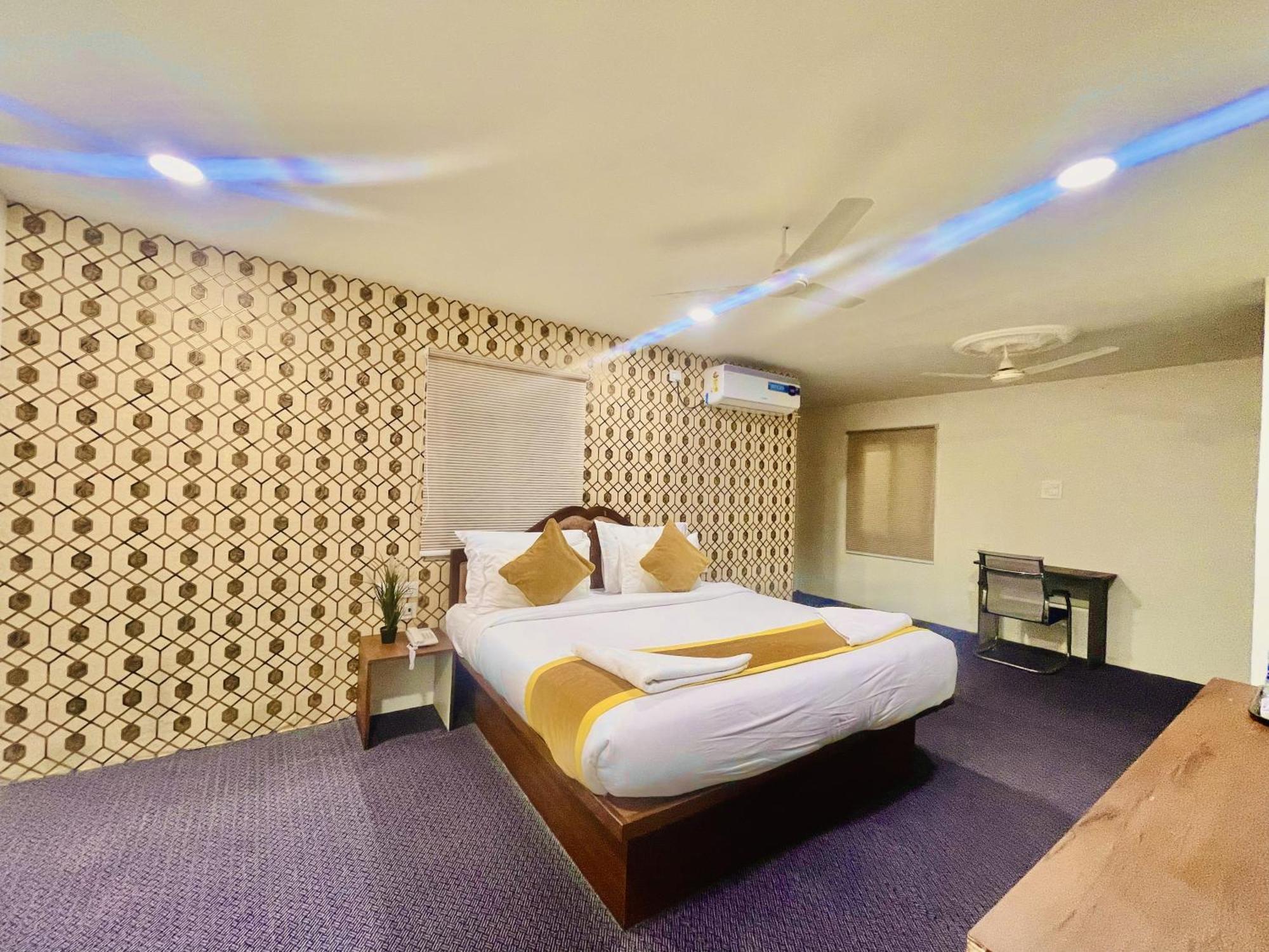 Hotel Eagle Grand Hyderabad Airport Zone Shamshabad Esterno foto