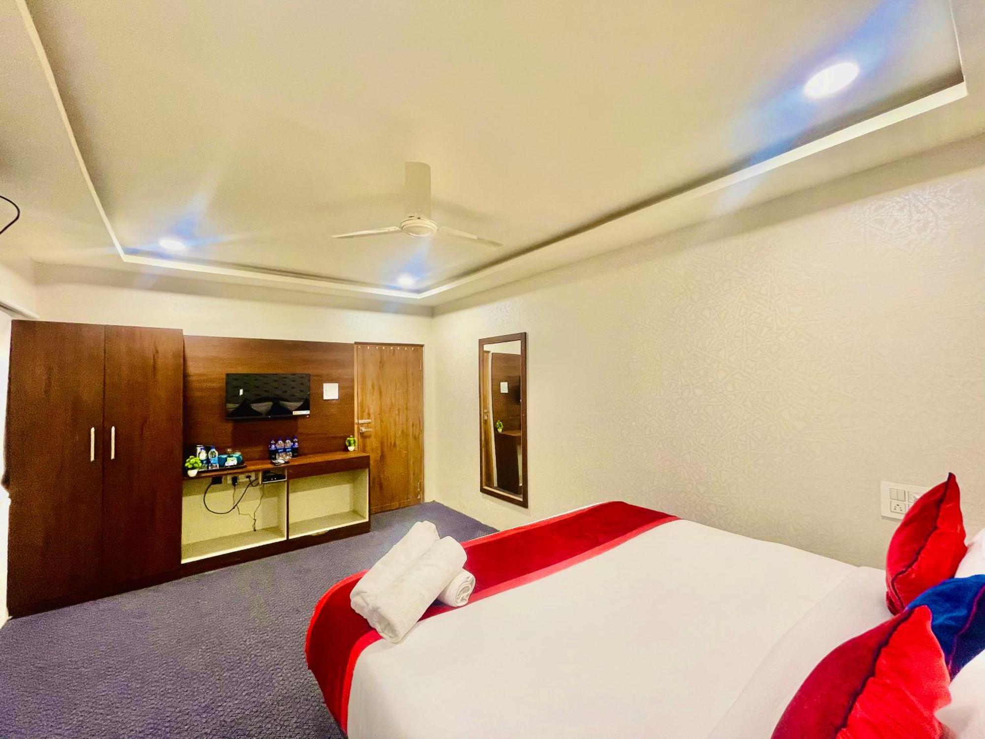 Hotel Eagle Grand Hyderabad Airport Zone Shamshabad Esterno foto